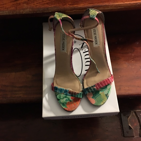 Steve Madden Shoes - Steve Madden multi color snakeskin sandal